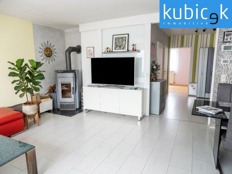 Wohnzimmer mit Kamin
