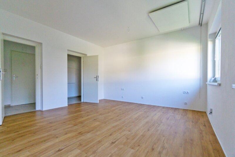 Zimmer 2_teilbar (2 Eingänge)