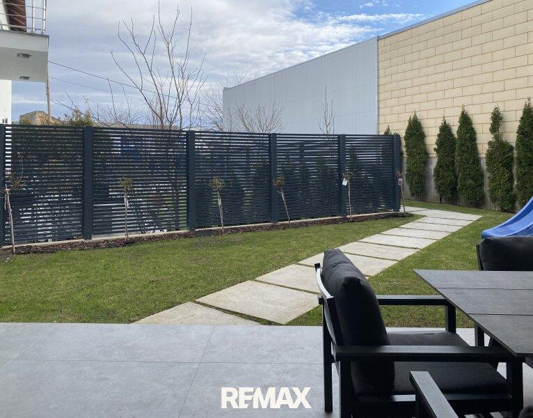 Terrasse mit Garten