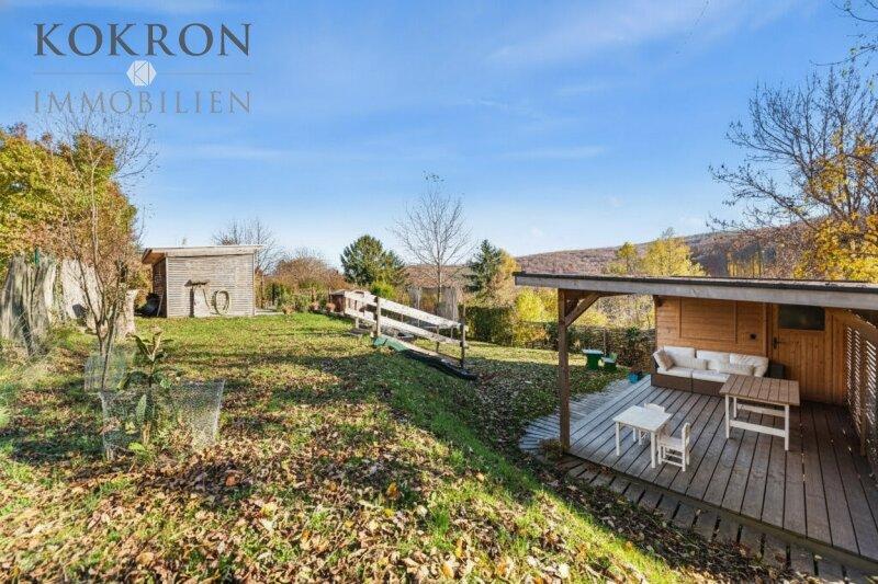 Garten mit Südterrasse und Gartenhütte