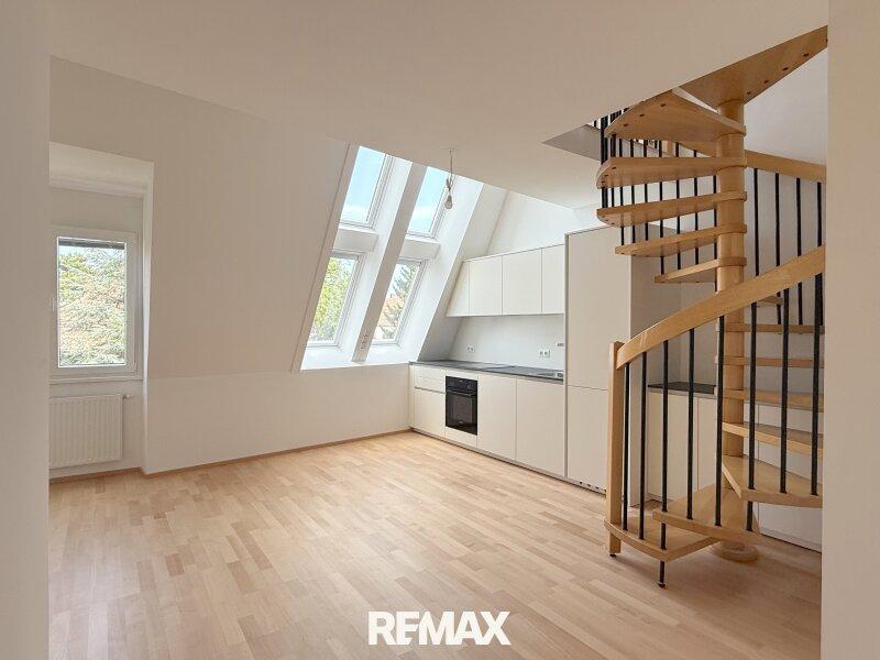 1. DG - Wohnzimmer mit offener Küche