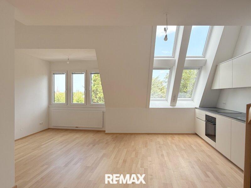 1. DG - Wohnzimmer mit offener Küche