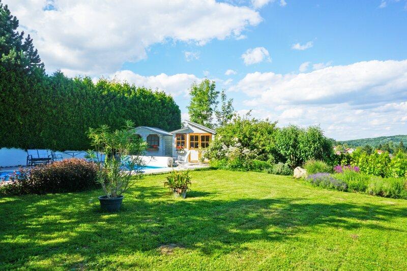 Garten mit Gartenhaus
