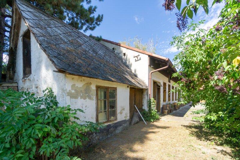 ehemaliges Wohnhaus und Stallungen