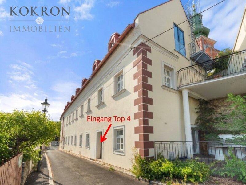 Der straßenseitige Eingang in Top 4