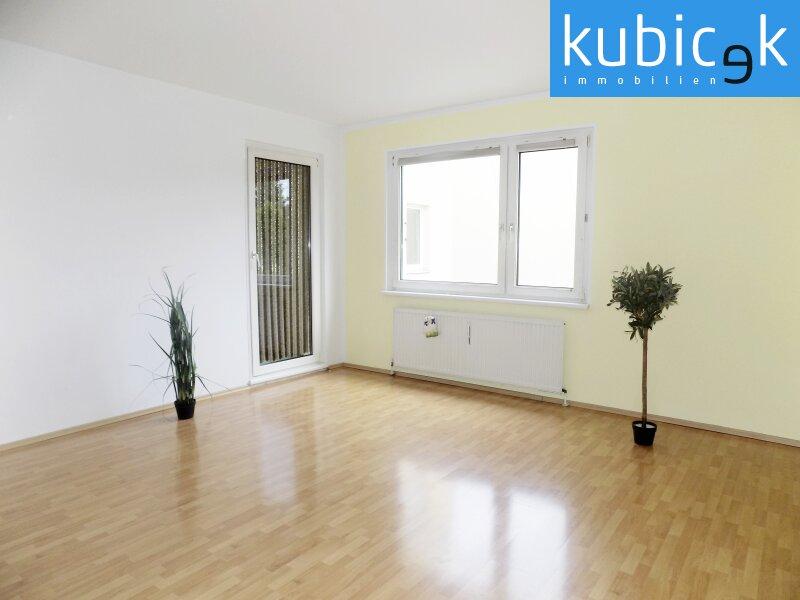 Wohnzimmer mit Ausgang zur Loggia
