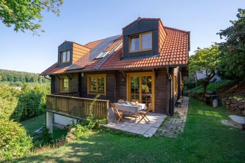 Westansicht mit Gartenterrasse