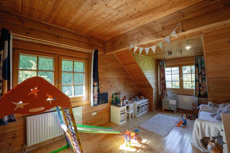 Zimmer mit Schrankraum