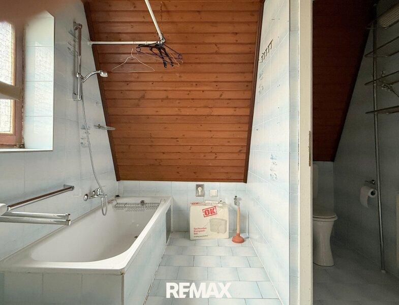 Dachgeschoss - Badezimmer und WC