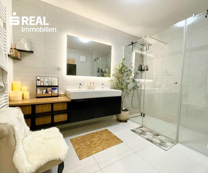 Bad mit Dusche & WC