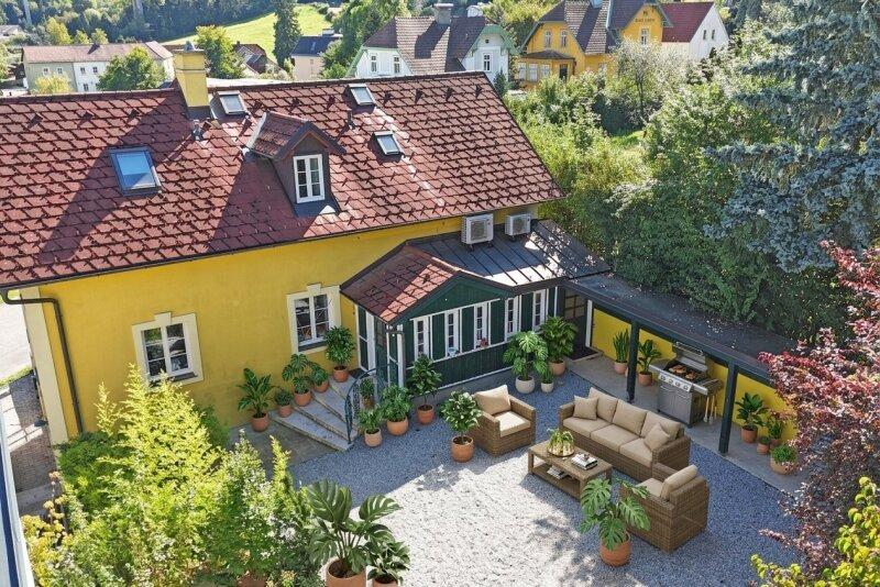Hausansicht mit Innenhof