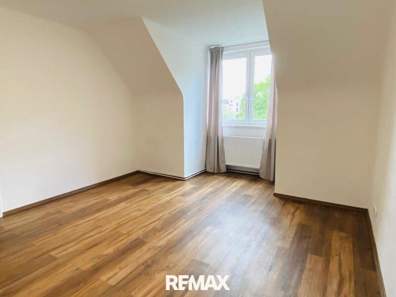 5 WOHNZIMMER