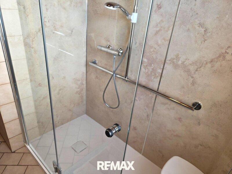 11 EFH 2000 EG Walk-In-Dusche