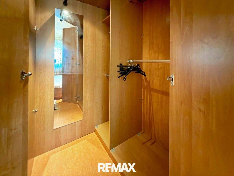 04 Begehbarer Schrank