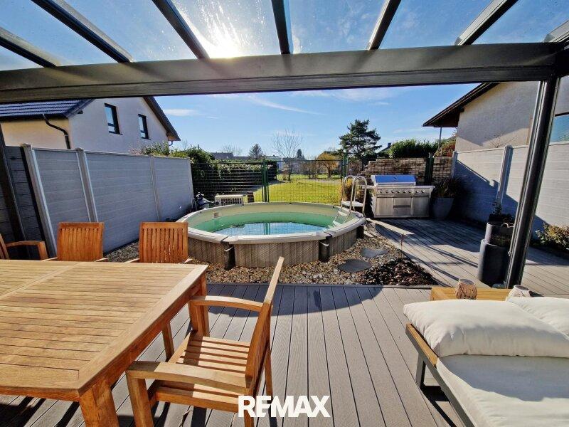 01.Terrasse und Pool