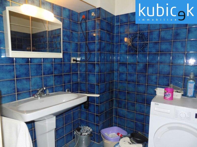 Badezimmer mit Waschmaschinenanschluss