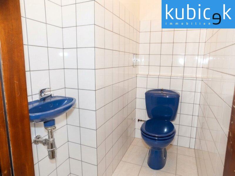 WC mit Waschbecken