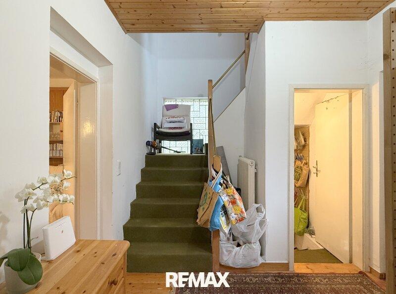 Treppe ins Obergeschoss