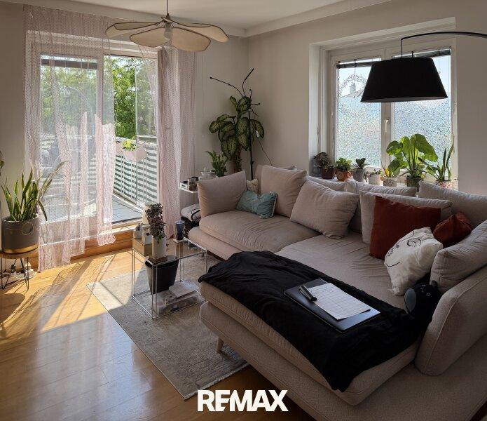 Top 2 - Wohnzimmer mit Terrassenzugang