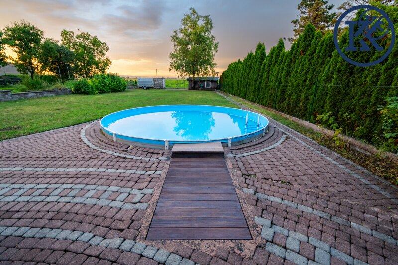 Garten mit Pool 1