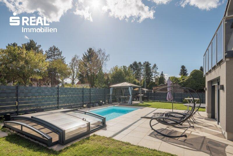 Pool und Terrasse