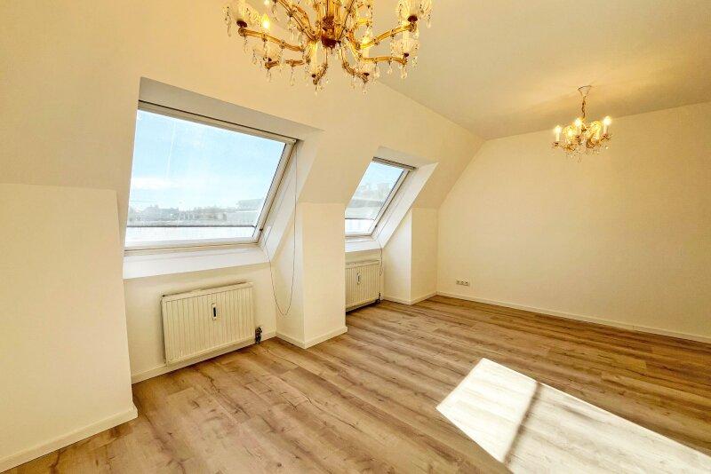Zimmer mit Schrankraum