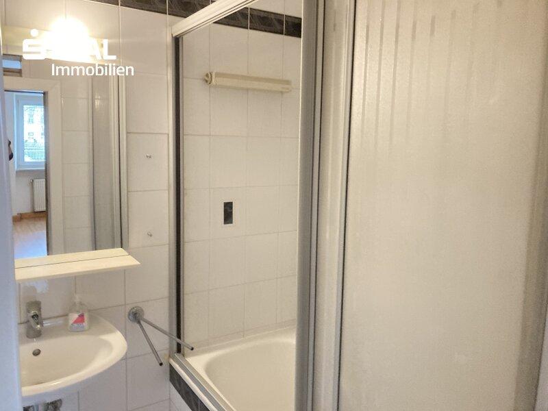 Bad mit Wanne