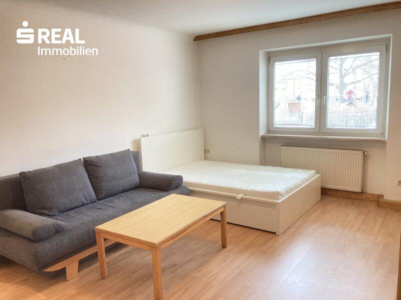Wohn/ -Schlafzimmer möbliert