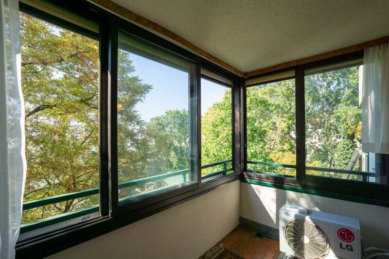 Loggia mit Isolierglas-Schiebefenstern