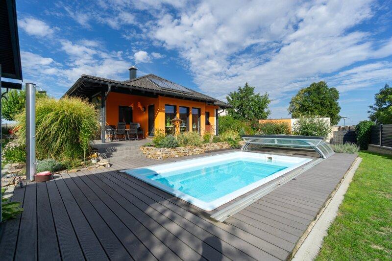 Terrasse und Pool