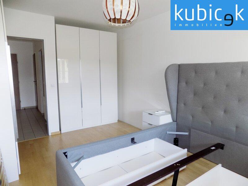 Schlafzimmer mit Schrank
