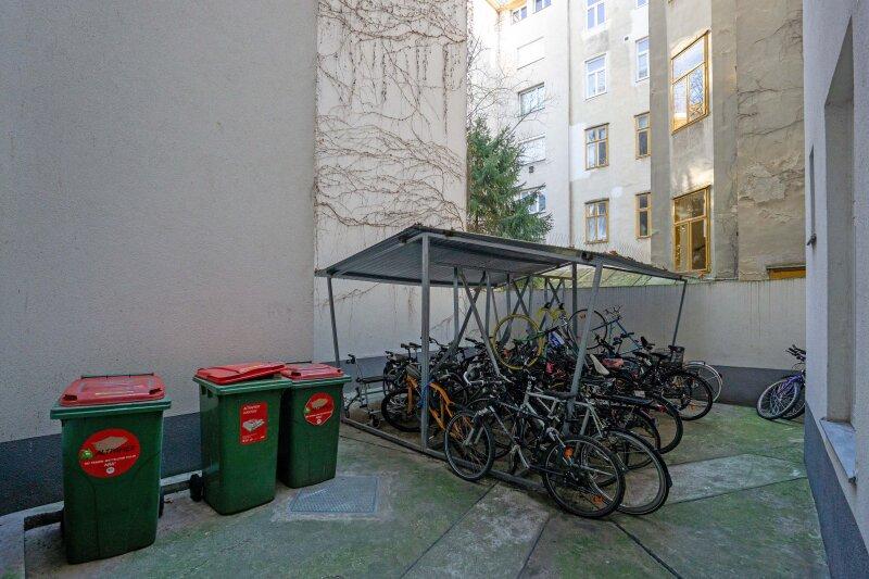 Fahrradabstell- und Müllplatz