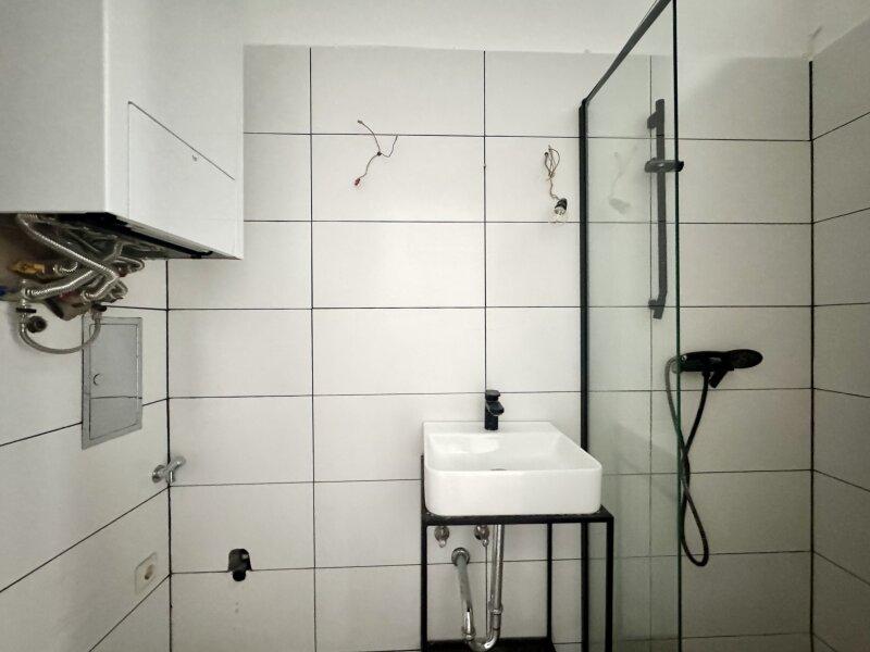 Badezimmer mit Dusche