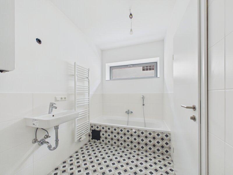Bad mit Badewanne