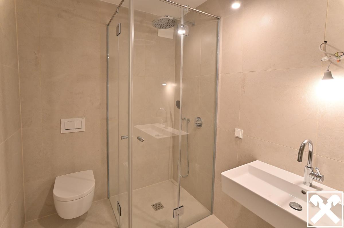 Bad + WC Schlafzimmer 1