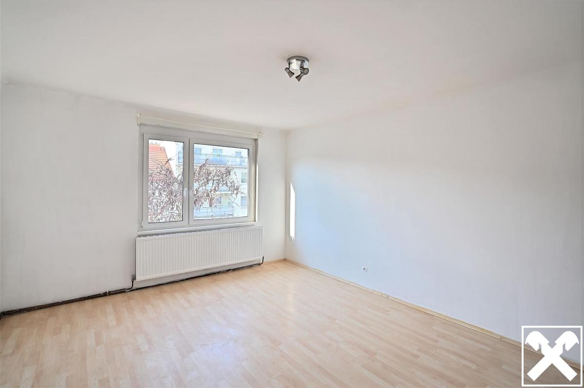 Zimmer straßenseitig