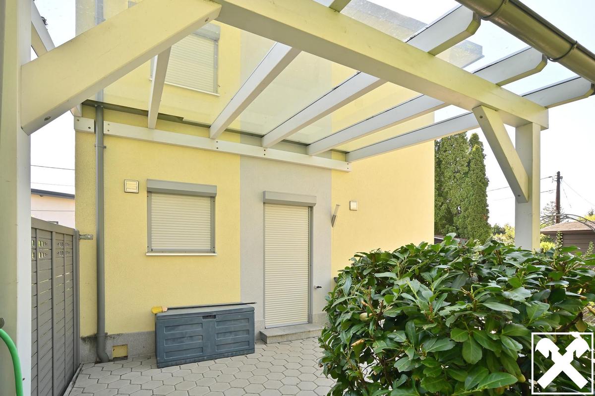 Eingang + Terrasse Rückseite