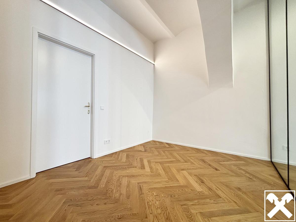 Schlafbereich Richtung Badezimmer