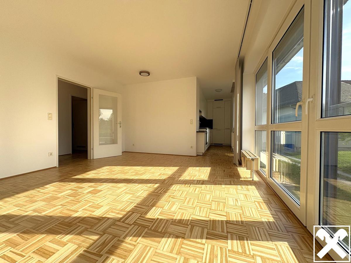 Wohnzimmer mit Blick zur EWE-Küche