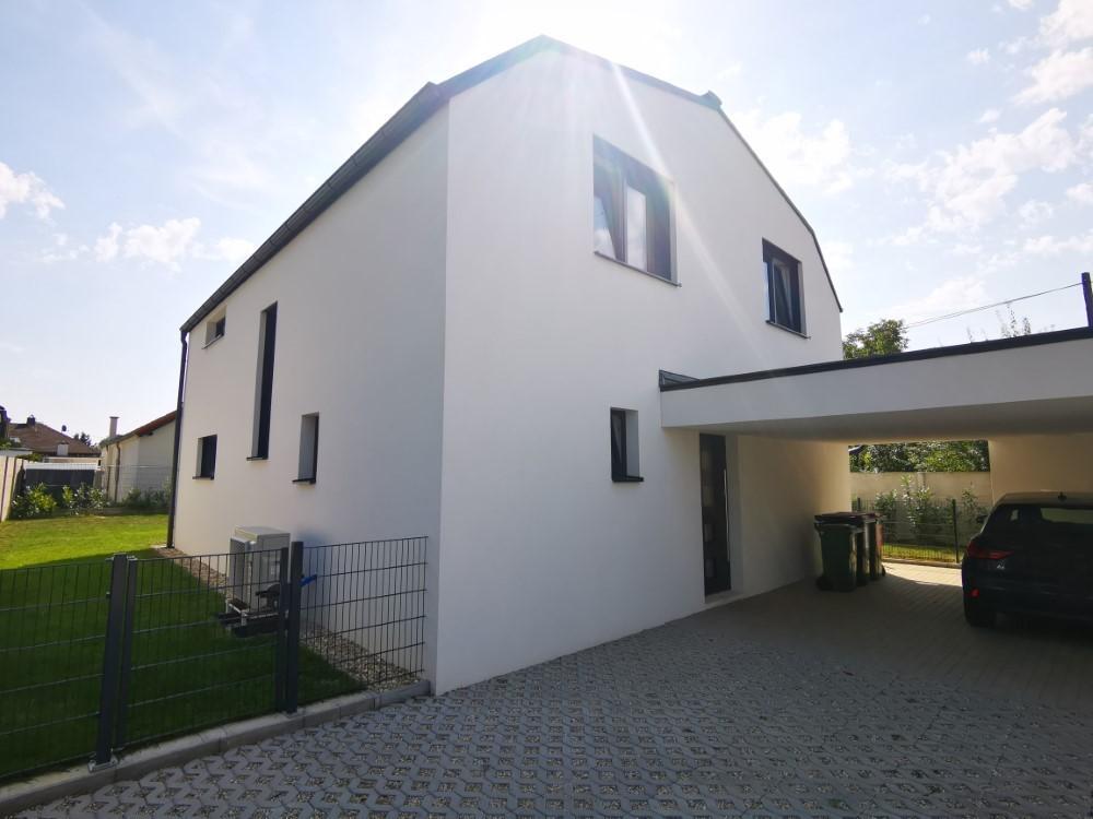 Carport/berdachter Eingangsbereich