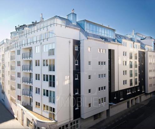 ZENTRALE RUHELAGE - Neubauwohnung mit Balkon und Garage