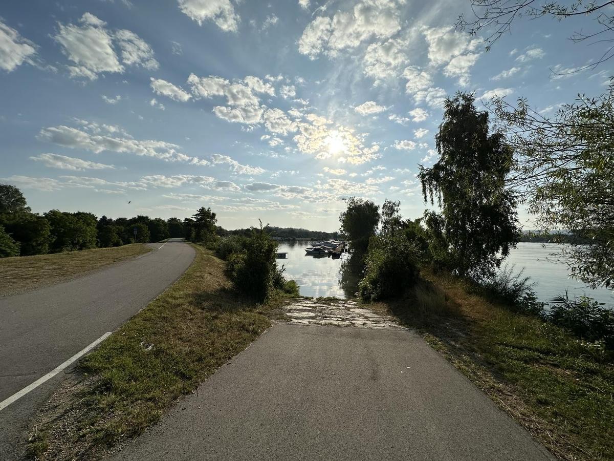 26 Donau - Boot Slipplatz