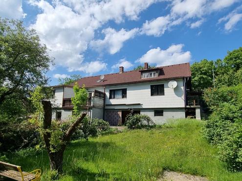 EIN - ZWEIFAMILIENHAUS MIT RENOVIERUNGSBEDARF IN SONNIGER LAGE