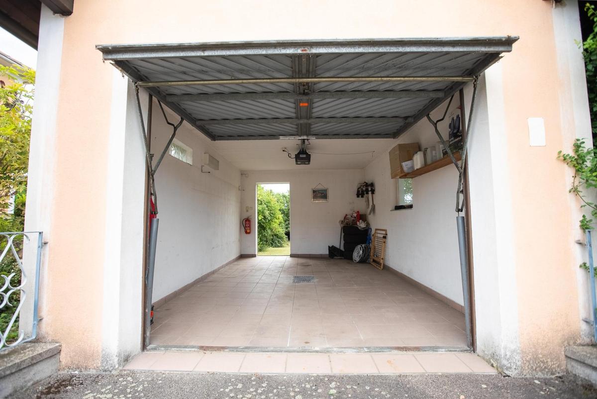 25 Garage