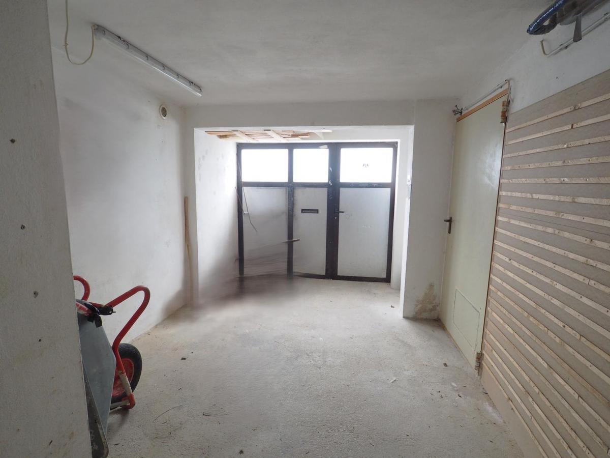 Sockelgescho - Garage