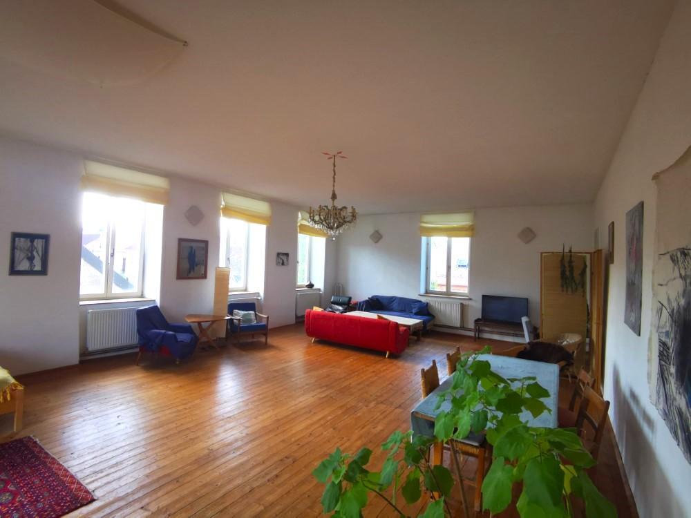 grozgiges Wohnzimmer