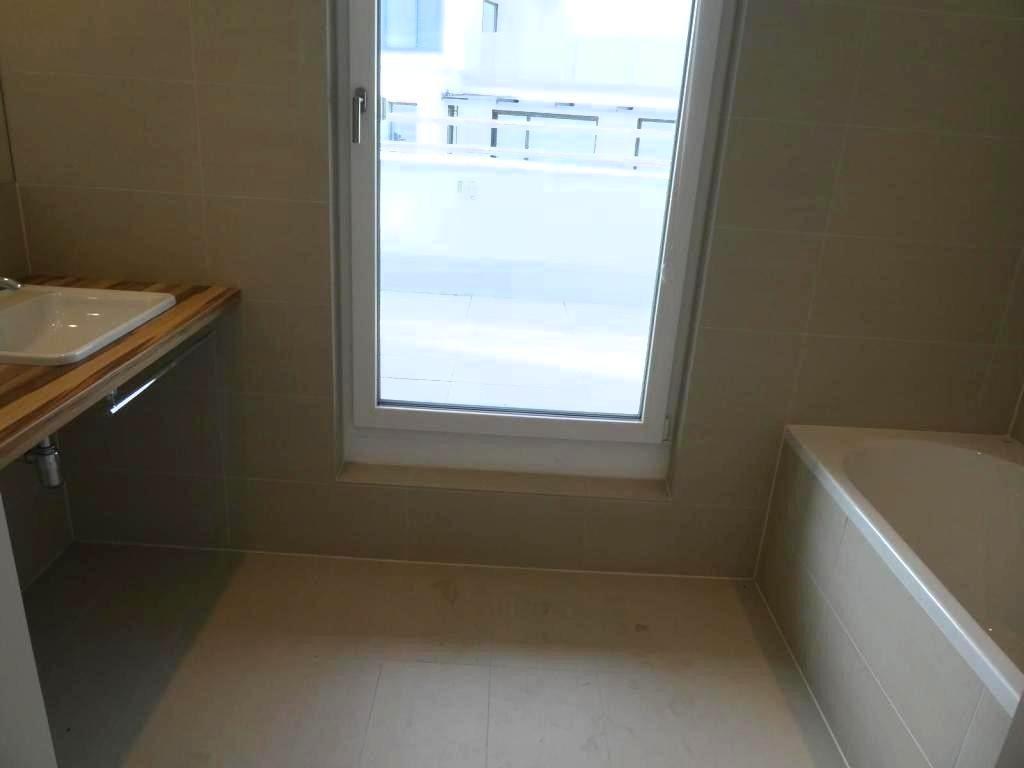 Badezimmer mit Terrassenzugang