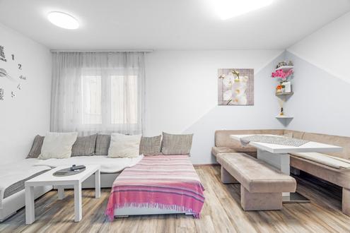 "INVESTinStockerau: Helle 3 Zimmer-Wohnung mit Loggia!"