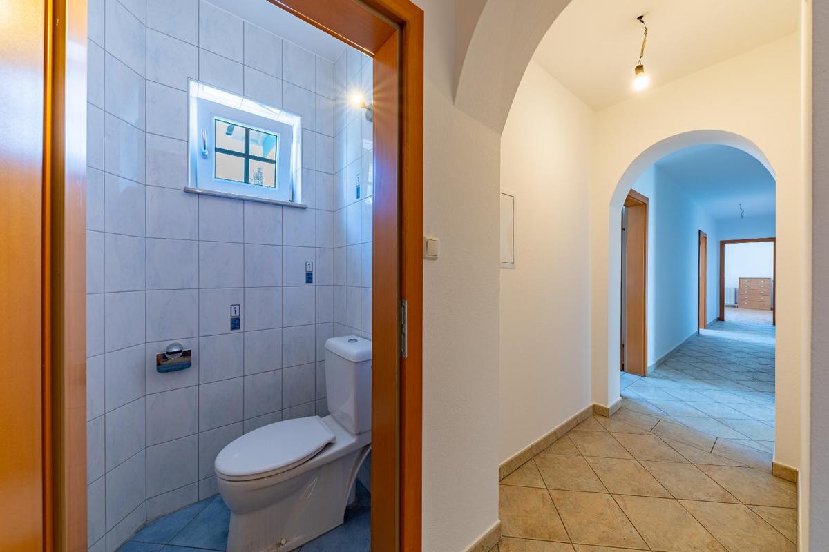 Wohnung 1: Toilette