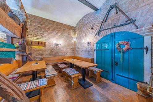 Einzigartige Chance: Voll ausgestattetes Kellerlokal mit Wohnung in bester Lage!